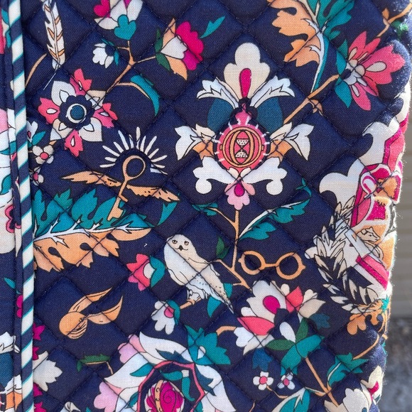 Harry Potter large Vera Bradley Tote - Picture 4 of 6